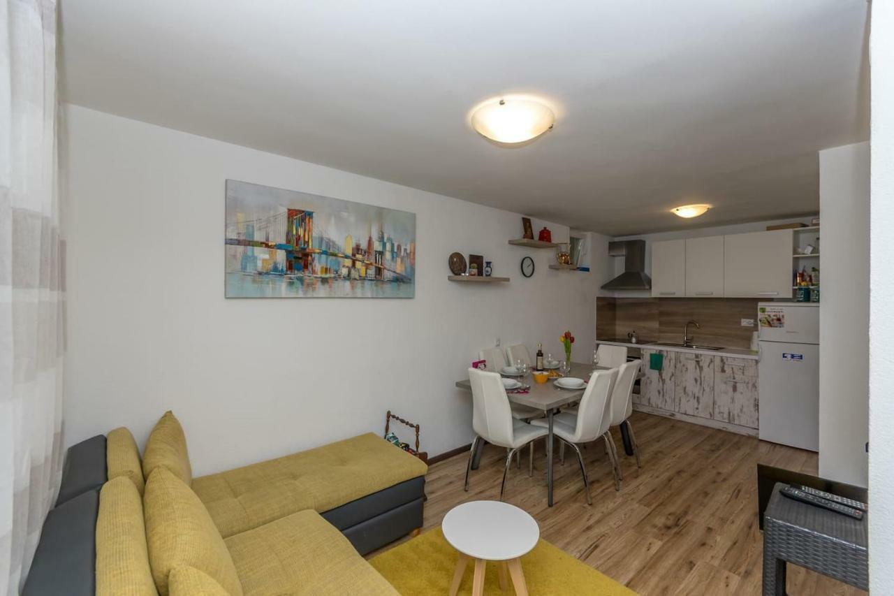 Holiday home Dalmatinska Kuca Blanka